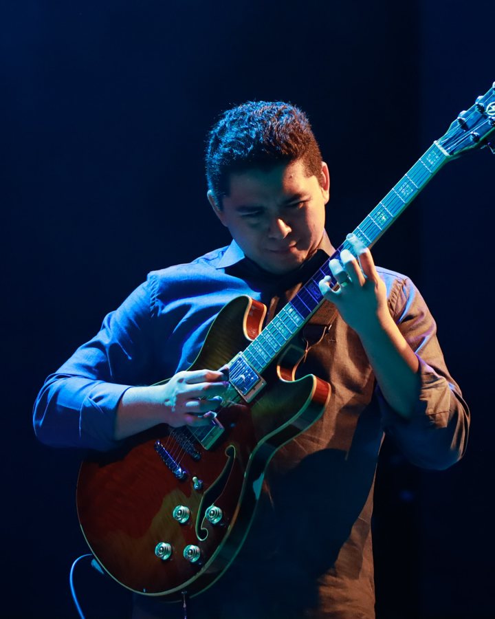 Ismael Nascimento tocando ao vivo